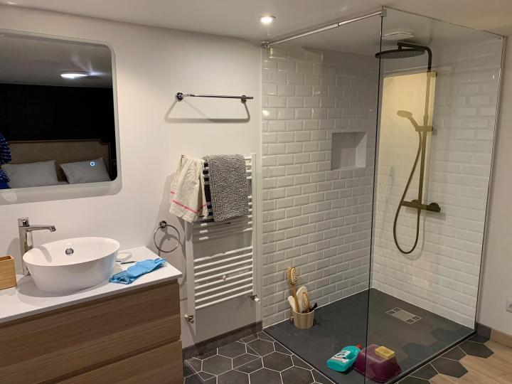 Installation des équipements sanitaires de votre système de plomberie.